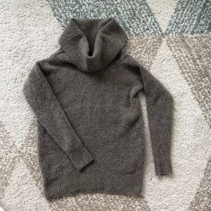 ARITZIA turtleneck sweater in good condition
